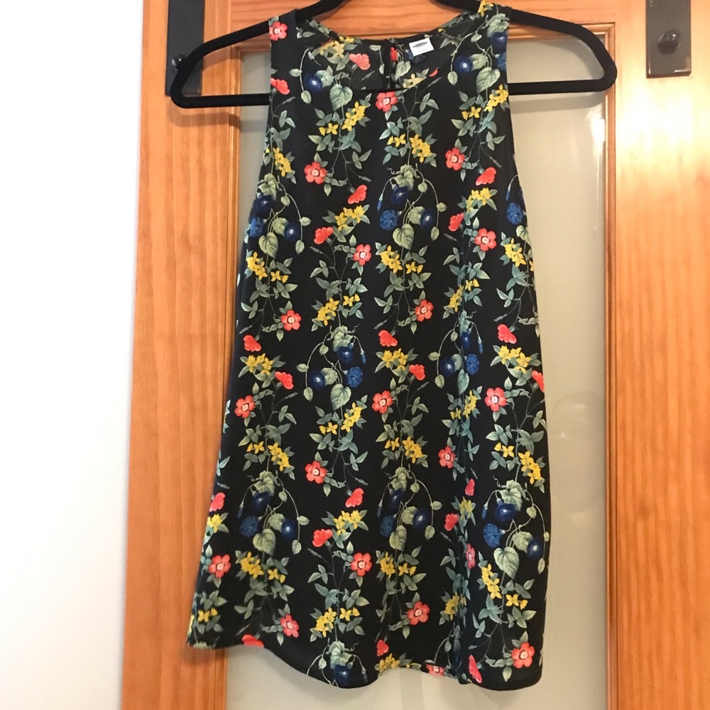 Old Navy Size Medium, Women’s Sleeveless Shirt, Black with Floral & Vine Print